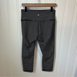 Lululemon Athletica Cropped Workout Black White Striped Leggings Women’s 10